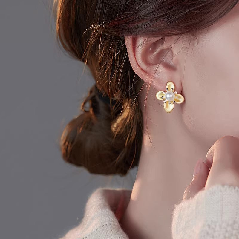Yellow rhinestone pearl flower stud earrings for women, 2026 new fashion earrings, wholesale summer floral earrings