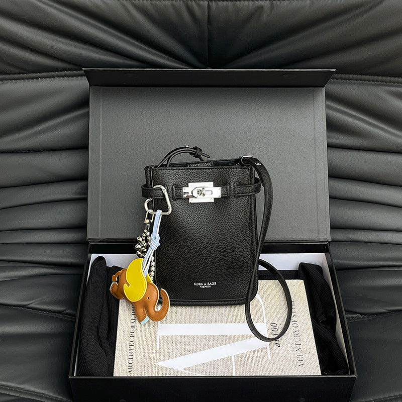 Cross-border niche design messenger bag women's high-end sense new Japanese and Korean bags simple  lock single shoulder messenger bag