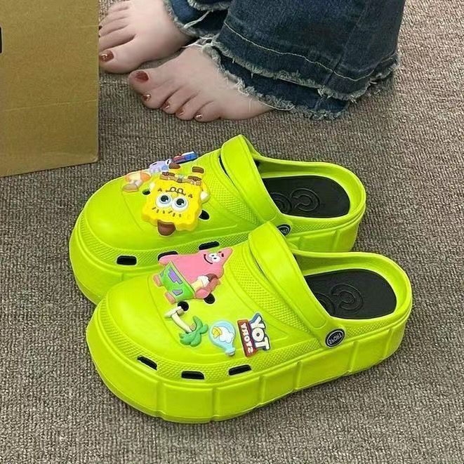 2024 hot style clogs for women wholesale summer outwear cute cartoon toe cap two-wear beach popular height-increasing sandals