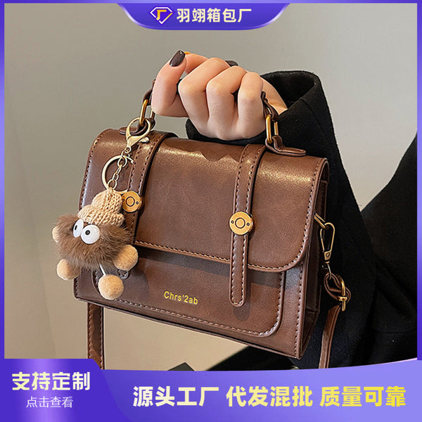 高级感复古手提包包女式2025年夏季流行百搭通勤单肩包斜挎小方包