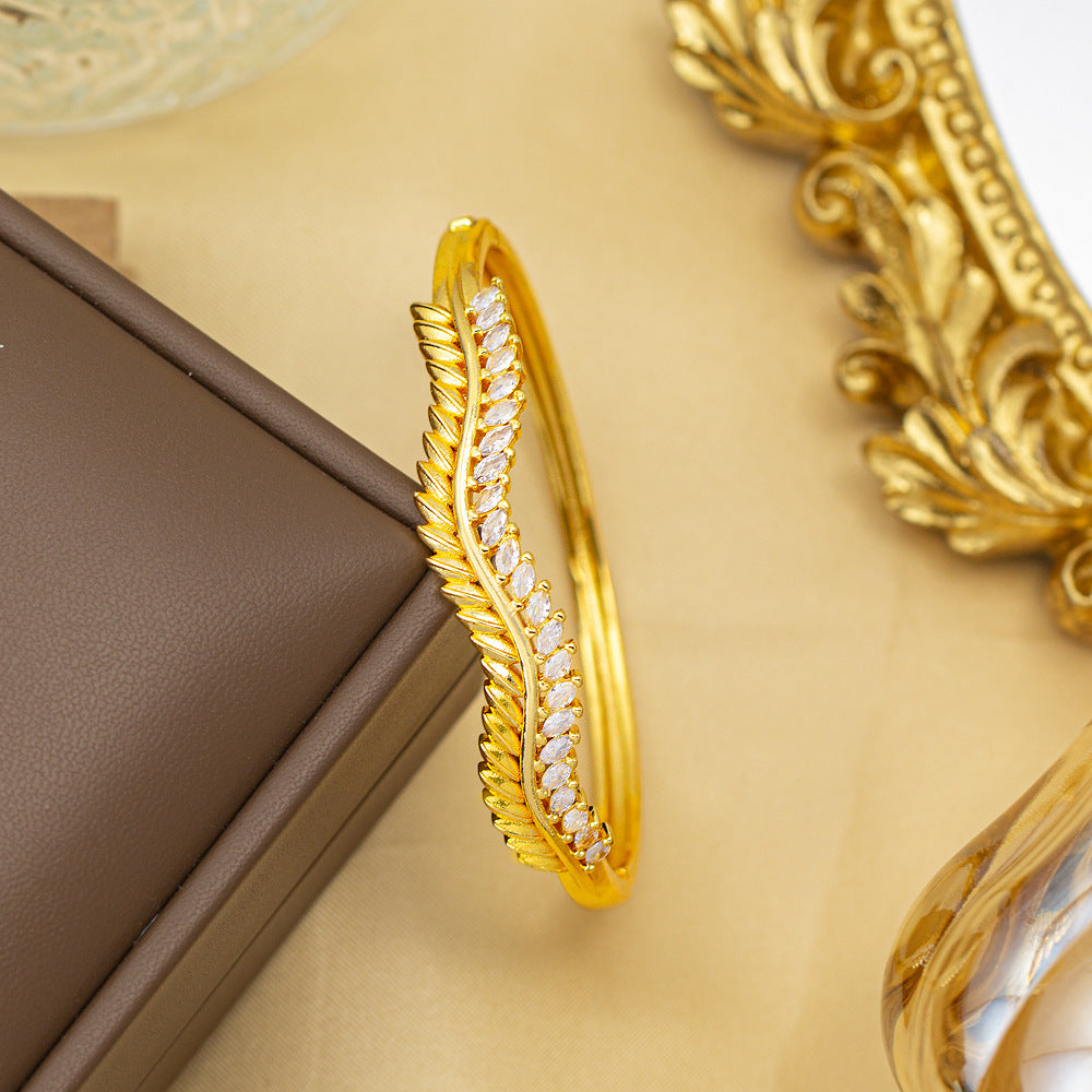 Bracelet female titanium steel fashion non-fading copper inlaid zirconium bracelet niche high-end fashion elegant jewelry wholesale hand jewelry