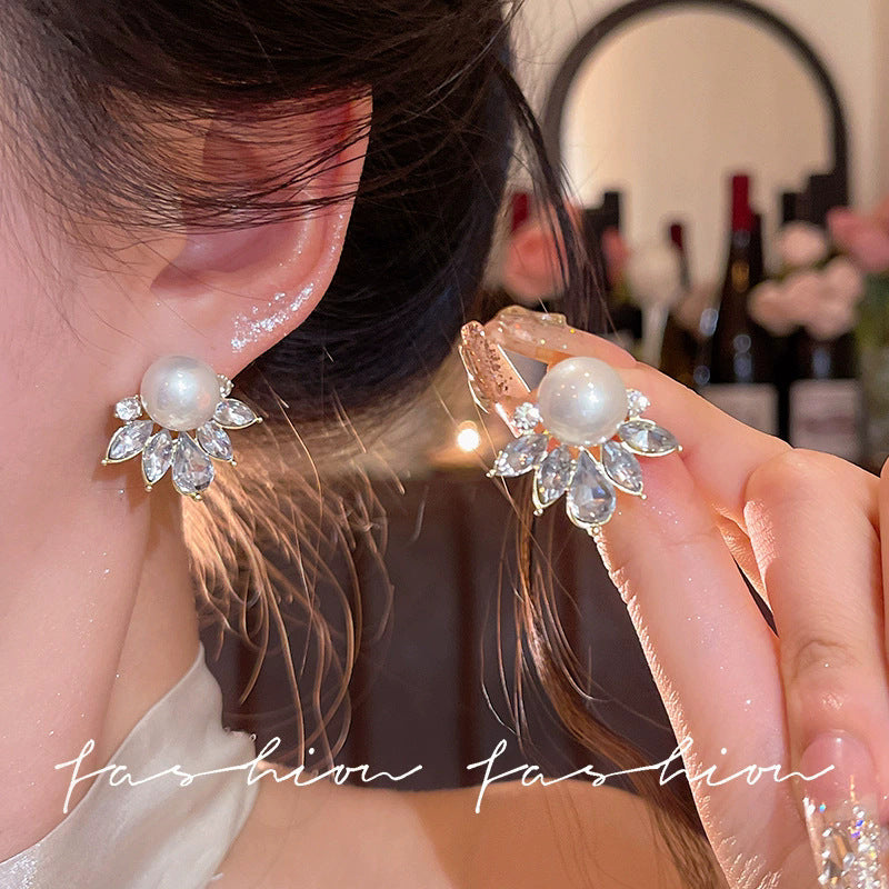 Spring break style white floral earrings - unique dopamine studs, niche design, versatile earrings