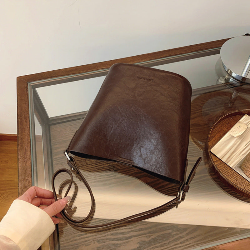 Retro niche design bag women's 2024 new simple messenger bag high-end fashion shoulder bucket bag
