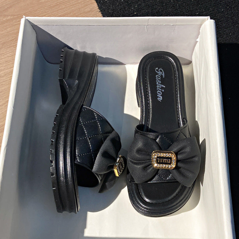 2024 new premium women's slides: stylish summer outdoor wear, fashionable thick-soled height increasing sandals, versatile for beach and seaside