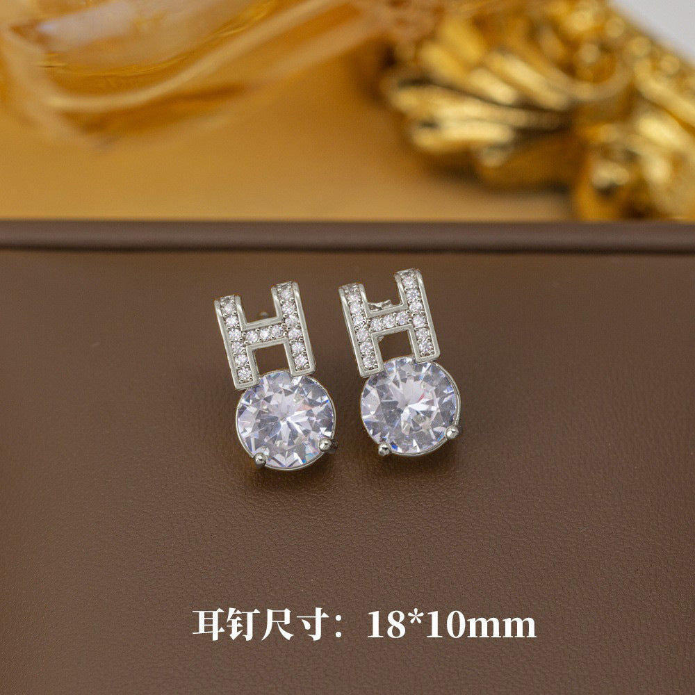 Stylishaccessible luxurybest selling full diamond copper inlaid zirconium letter necklace women's easiest for match non-fading casualelegant collarbone chain suit
