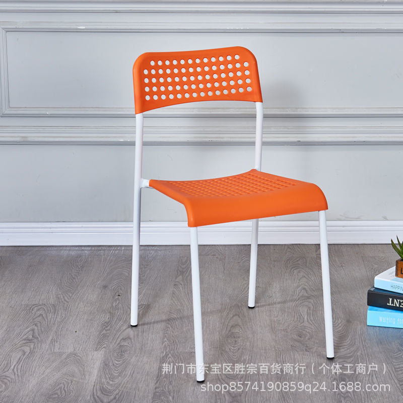 Modern minimalist plastic chair with backrest, portable and stackable dining chair for food stalls, hollow-out design for office reception and negotiation