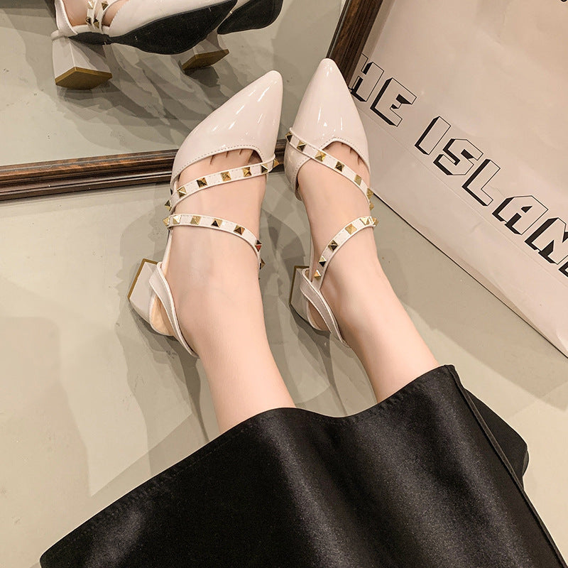 Rivet toe sandals for women with thick heels 2025 spring and summer new arrival studded roman fashion patent leather pointed toe beige wedge sandals