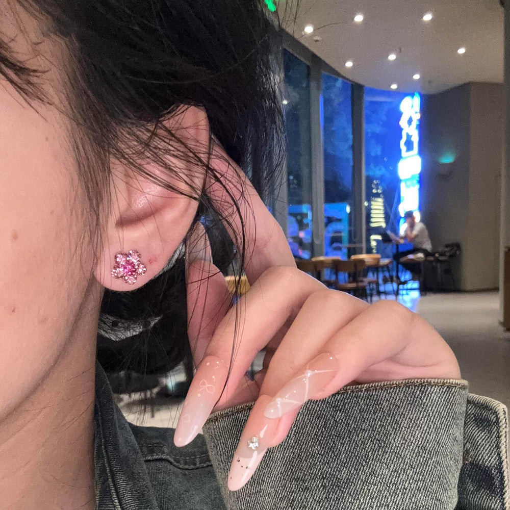 Sparkling, full-diamond pink mini flower stud earrings – a cool, sweet, delicate, and high-value fashion statement. versatile and effortlessly chic