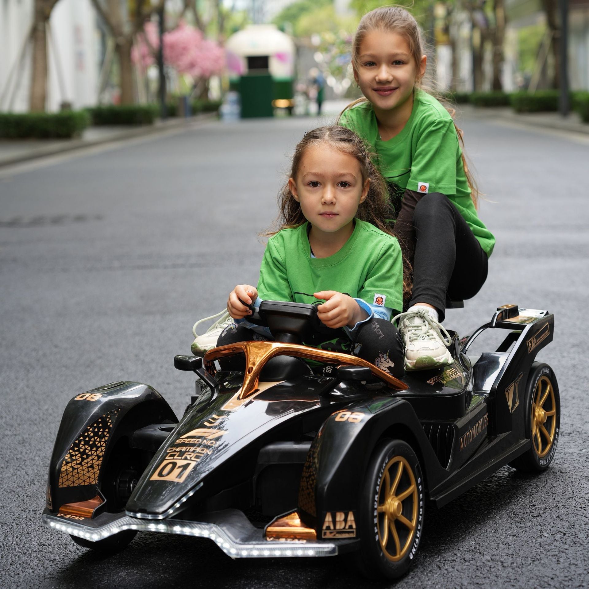 New children's electric kart four-wheel with remote control drift car, boys and girls, babies and children can sit in a toy car