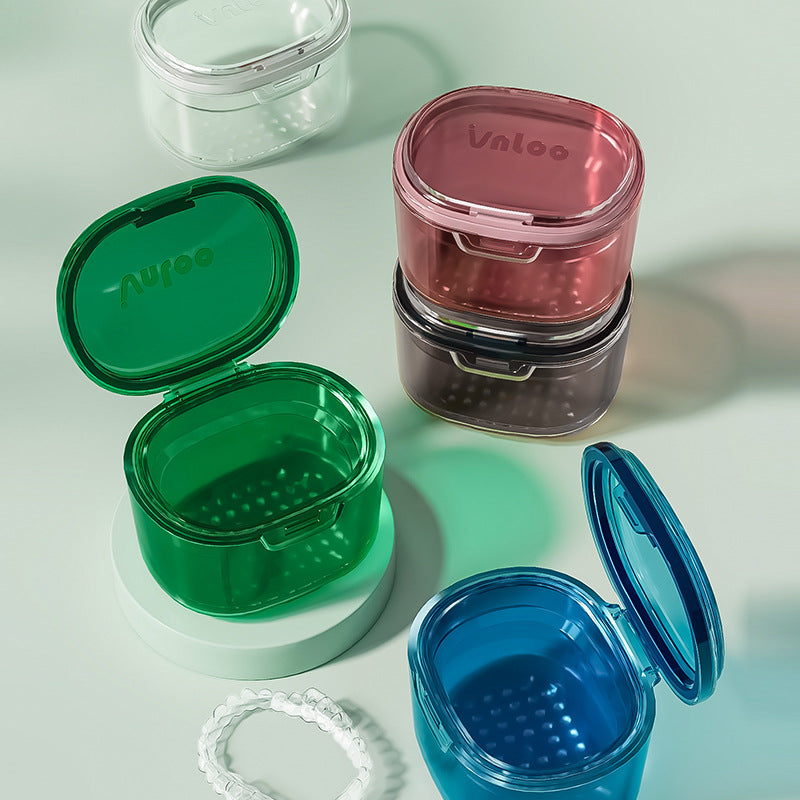 Xinle, double-layer hollow drainable braces storage box, portable orthodontic retainer cleaning box with cover