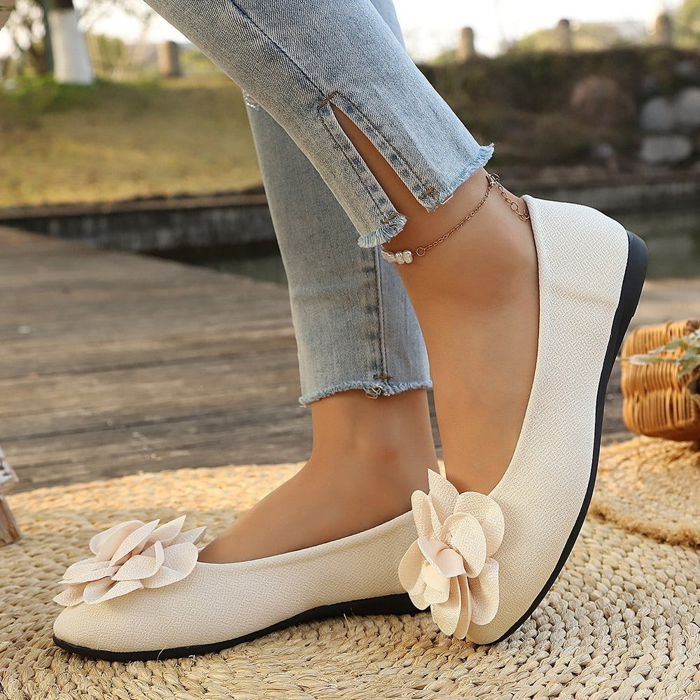 Plus size women's flats for export - spring  new collection: pointed-toe, soft-soled loafers with floral embellishments - ready to ship