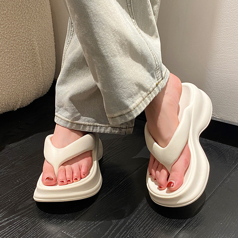 Women's flip-flops, low heel 4cm, summer outdoor beach seaside 2025 new flip-flops for women, popular on the internet