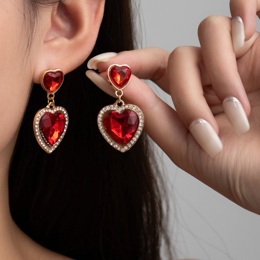 European and american hot-selling fashionable heart earrings - lightweight luxury, high-end, full diamond heart-shaped gemstone sweet and elegant earrings for women
