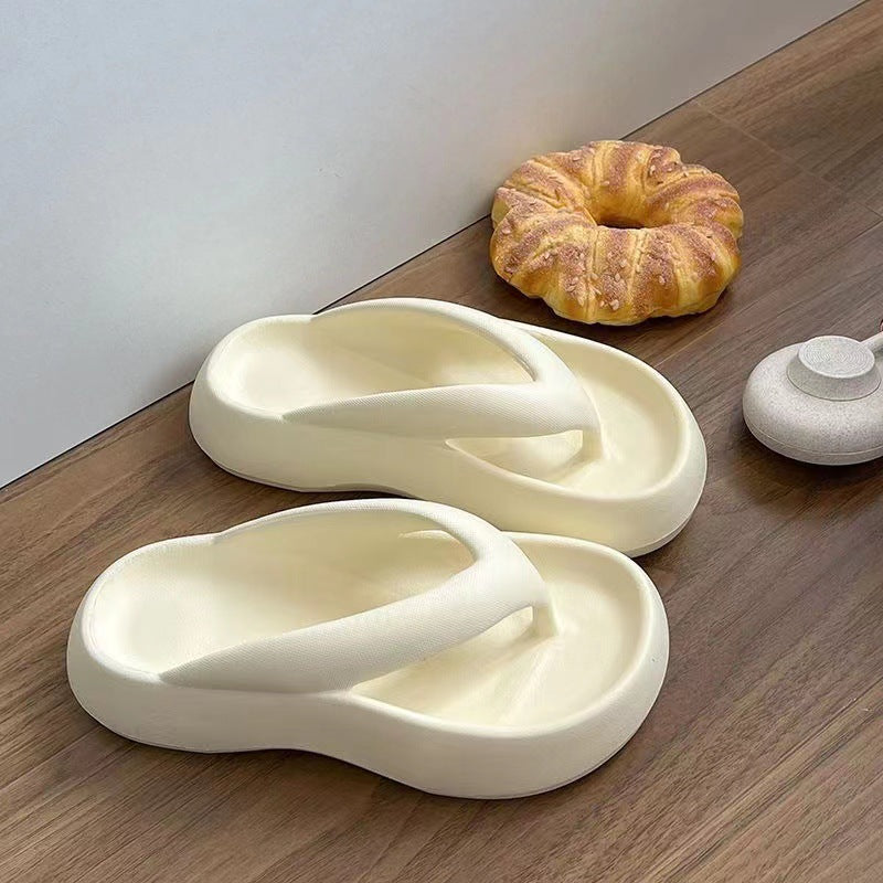 Thick sole flip flops cute slippers for women outwearsummer2023new arrivalpopular home stepping on shit feeling beach slippers wholesale
