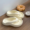 Thick sole flip flops cute slippers for women outwearsummer2023new arrivalpopular home stepping on shit feeling beach slippers wholesale