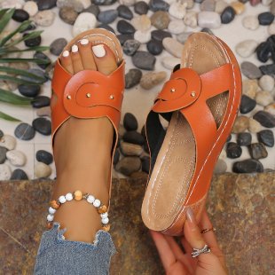 Southeast asia export new arrival wedge hollow one-piece slippers women's cross-border open toe rivets lightweight thick sole beach sandals