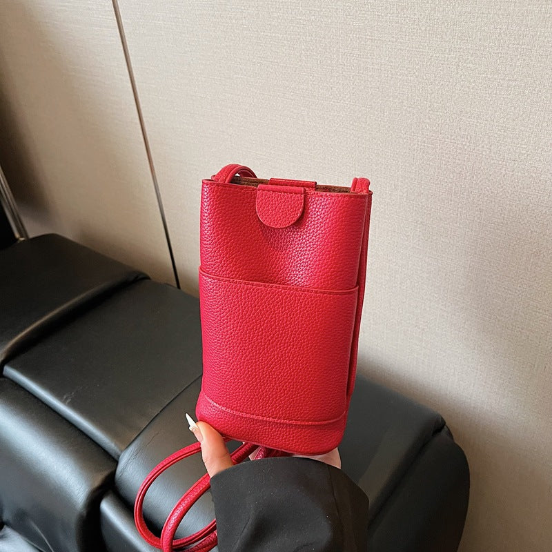 Small bag for  mobile phones Women's 2025 new fashion bucket bag Summer simple texture shoulder messenger bag