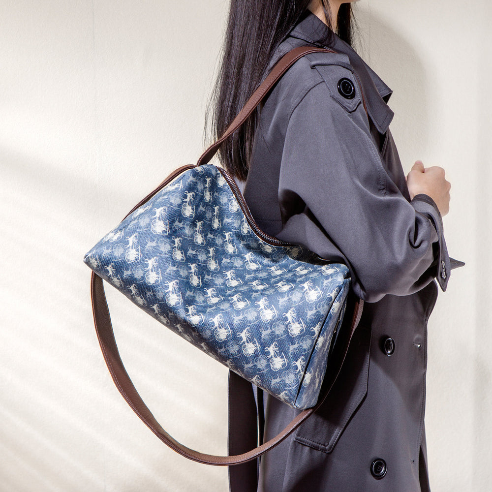 Printed large capacity tote bag for women, 2025 winter new arrival, premium quality, niche design, commuter shoulder & crossbody bag