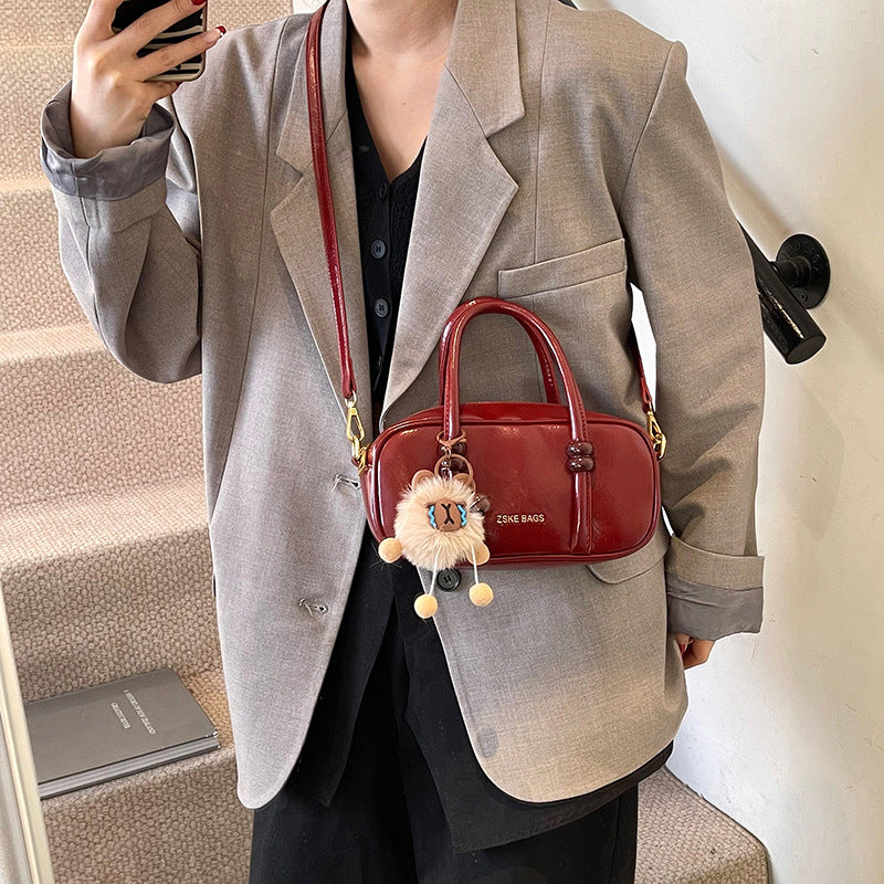 Fashion trendy hand carry small square bag 2025 winter new retro niche simple casual commuter messenger bag