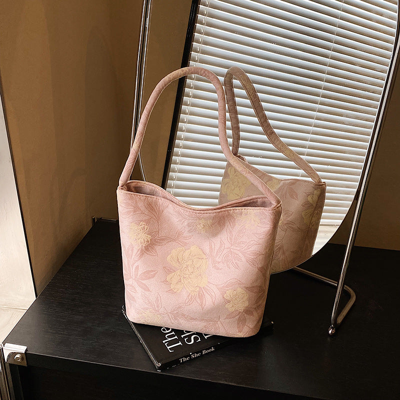Fashion trend niche design bucket bag 2025 summer new foreign style casual texture women's shoulder messenger bag