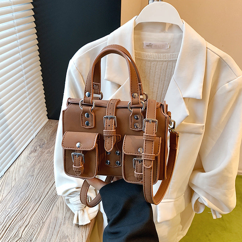 Cross-border high-end hand bag Internet celebrity explosion fashion commuter shoulder messenger bag niche retro bright locomotive bag