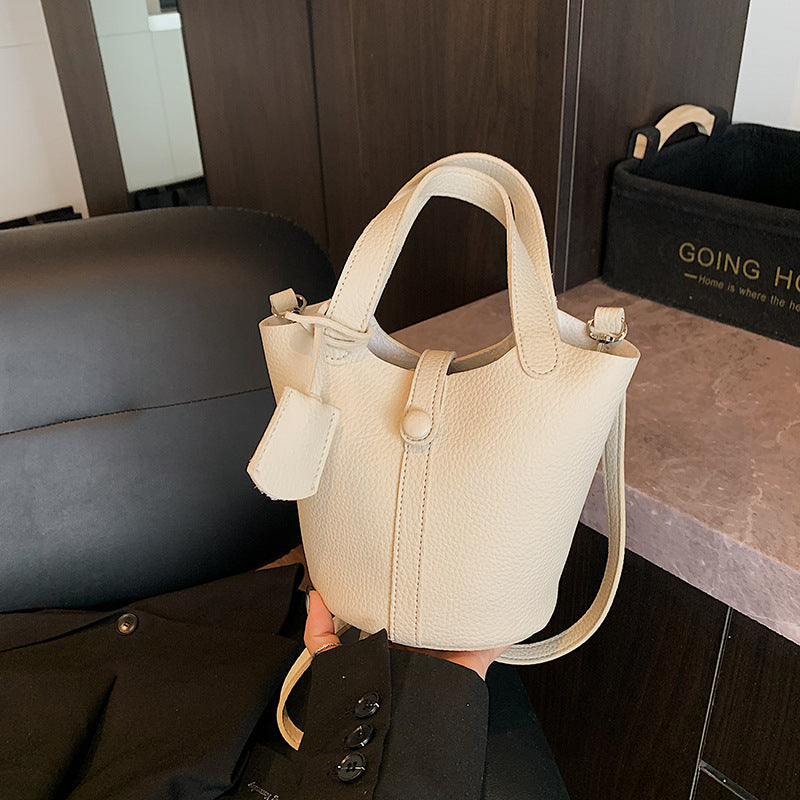 Foreign trade summer popular small bag women 2025 new exquisite versatile messenger bag fashionable super fire portable bucket bag