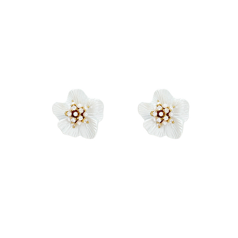 Unique elegant diamond-studded white gardenia stud earrings - exquisite, high-end, minimalist, and personalized. new trendy winter 2025 collection