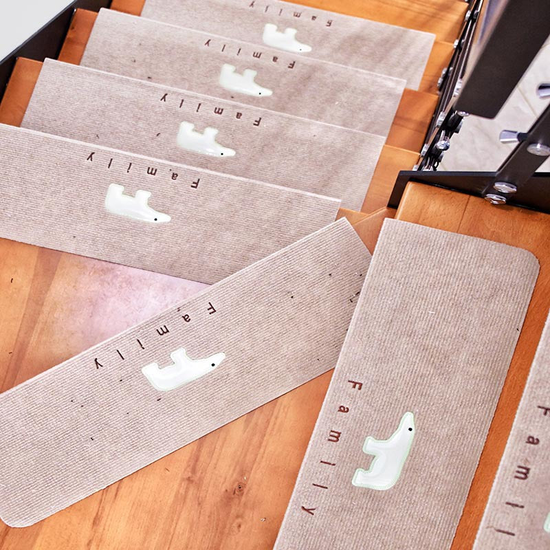 Stair step mat Non-slip mat Household machine washable mat Carpet Glue-free self-adhesive foot pad Solid wood luminous stair mat