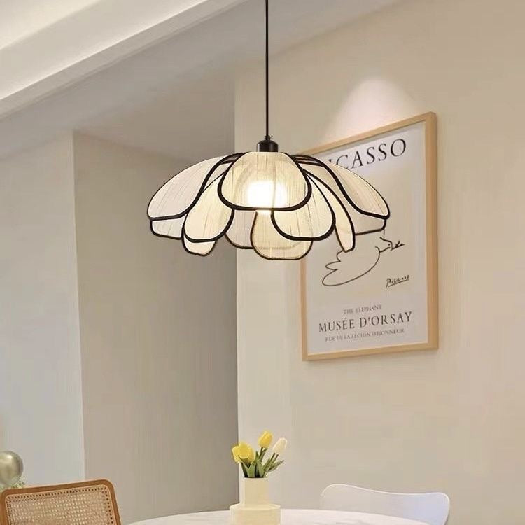 French cream style petal chandelier adjustable restaurant light, vintage retro petal lamp, high-end dining table lamp for dining room