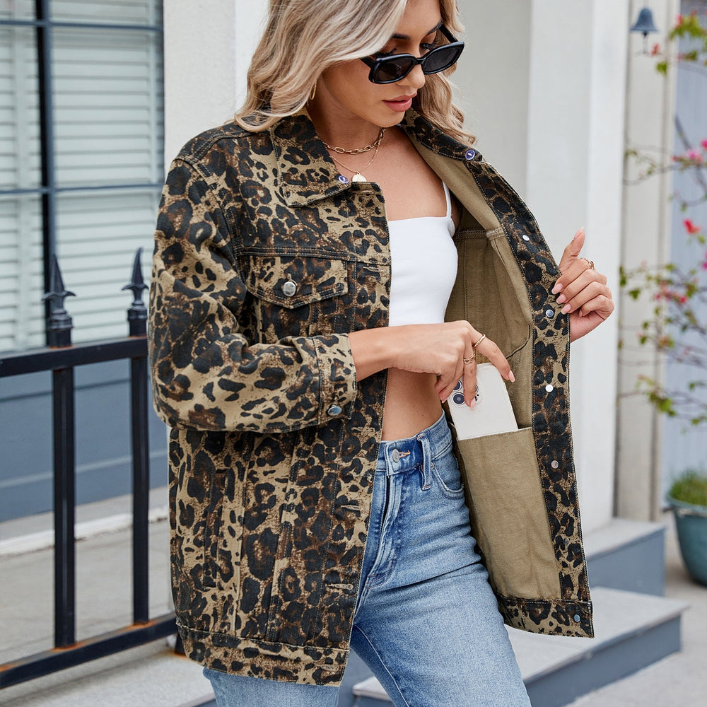 e-commerce: new, versatile, slimming, vintage-inspired, classic, loose-fit denim jacket/outerwear for women, suitable for , , and