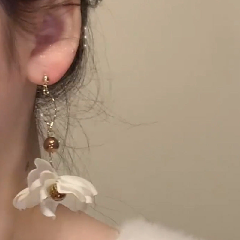 Vacation style white flower earrings for women niche stylesense of designstylish exaggerated earrings for big round face modification earrings trendy