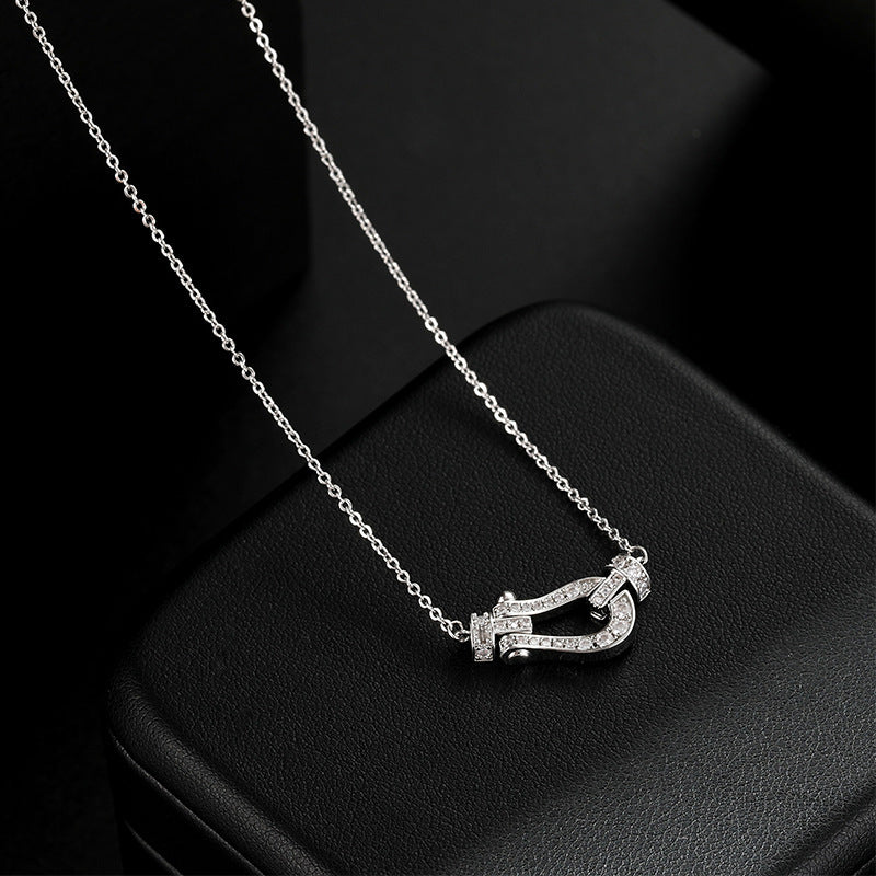 Luxurious full diamond horseshoe buckle titanium steel necklace women's easiest for matchwork clothingniche styleaccessible luxuryclassysensecasualfashion collarbone chain