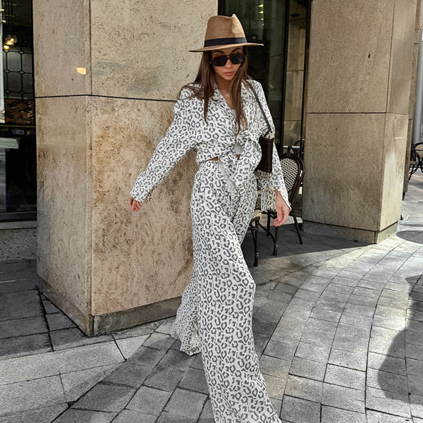 2024 autumn commuter fashion white leopard print suit wrinkled yarn cotton long-sleeved shirt wide-leg pants two-piece women's clothing