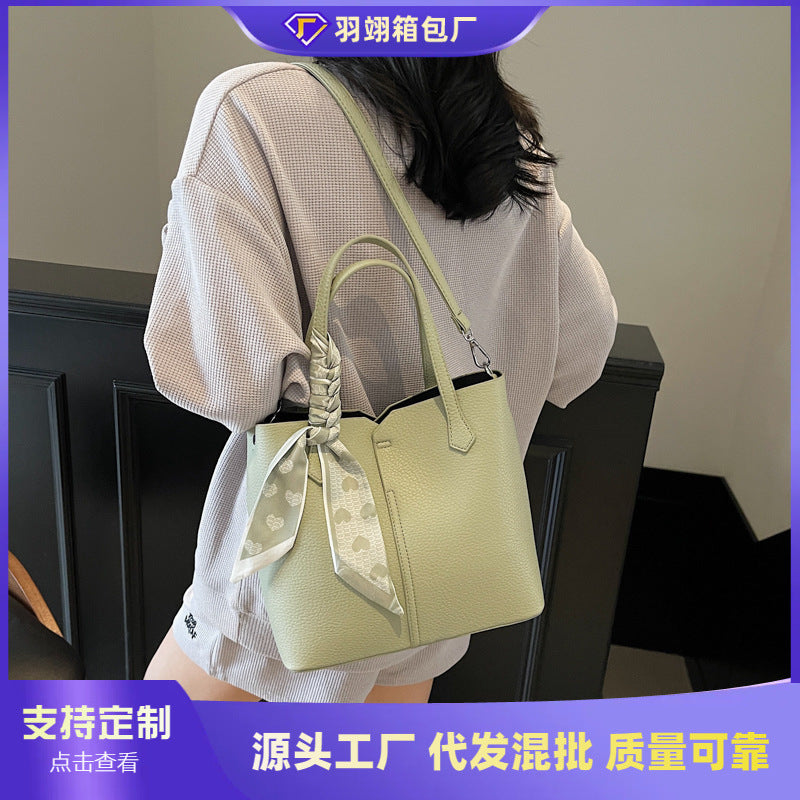 Cross-border popular bags this year, women's 2025 new niche portable bucket bags, versatile shoulder messenger bags