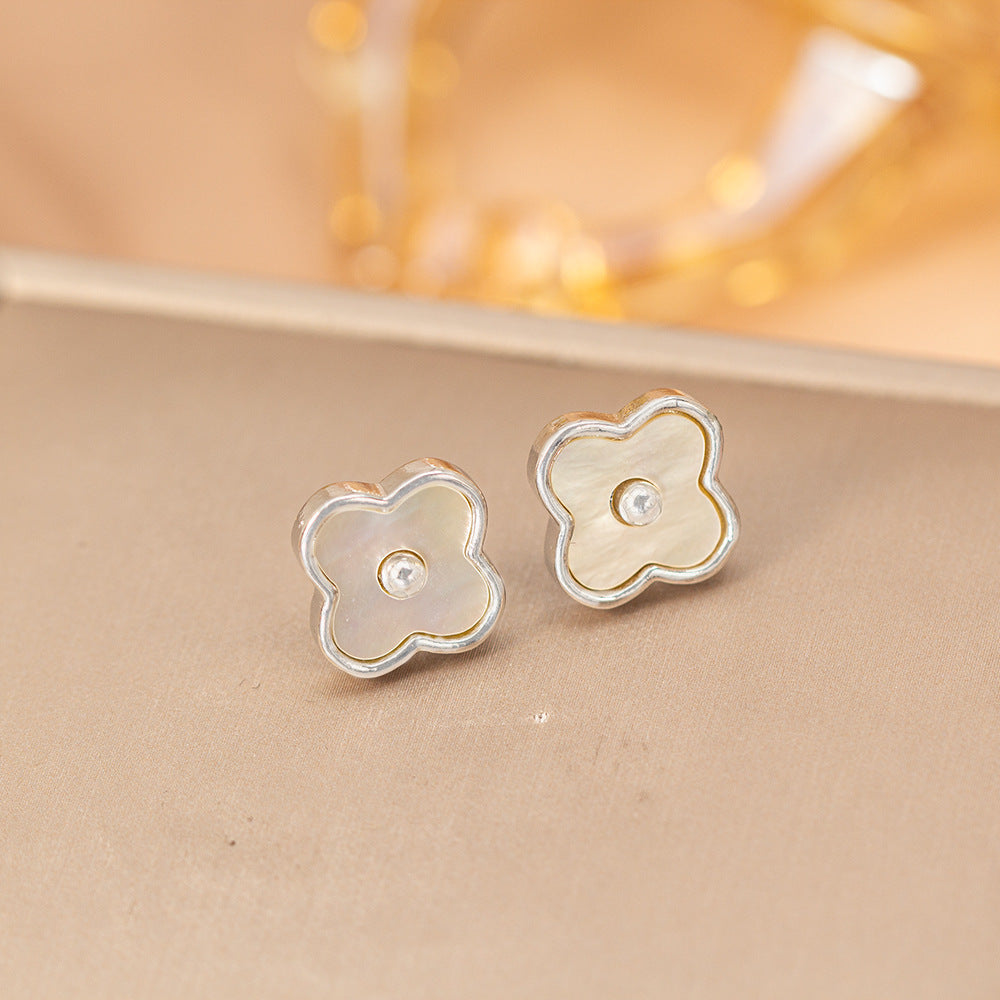[titanium steel] cross-border popular accessible luxury simple white shell four-leaf clover necklace for women, high-end fashion clavicle chain accessories