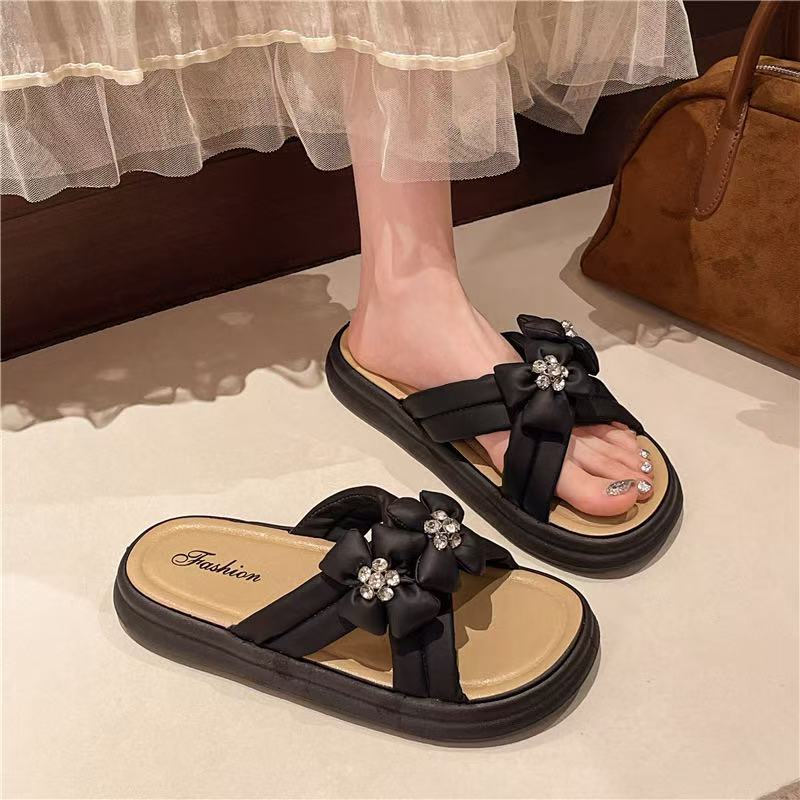 Women's slippers for outdoor wear, 2025 summer new arrival, hot-selling premium chanel-style slippers, trendy chunky sole non-slip sandals