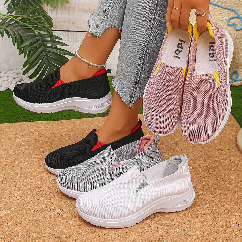 Wholesale women's plus size casual shoes: flyknit breathable, lightweight, comfortable mesh shoes with soft soles
