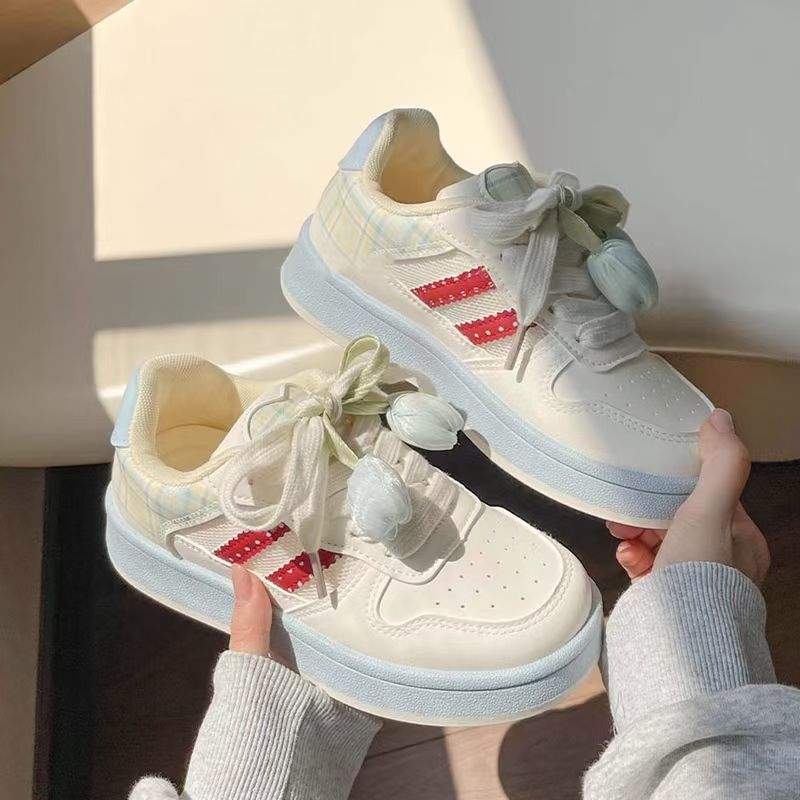 New girls' athletic shoes - spring/autumn collection for kids & teens - leather upper, soft sole, casual sneakers, breathable