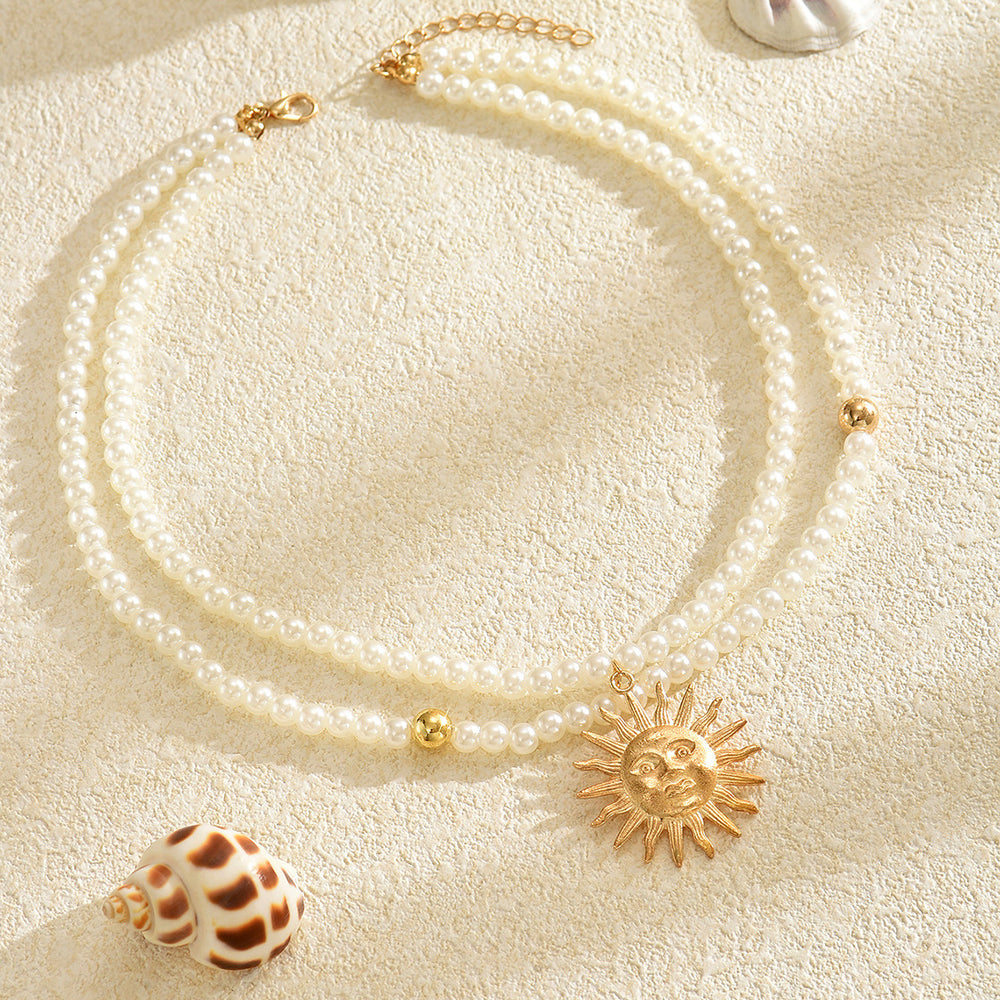 Wholesale autumn/winter necklaces: european & american cross-border jewelry, light luxury, high-end, unique, retro smiley face sun pearl choker