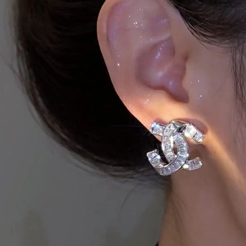 High-end micro-embedded diamond asymmetrical earrings accessible luxury socialite niche style design trendy exquisite easiest for matchelegant earrings