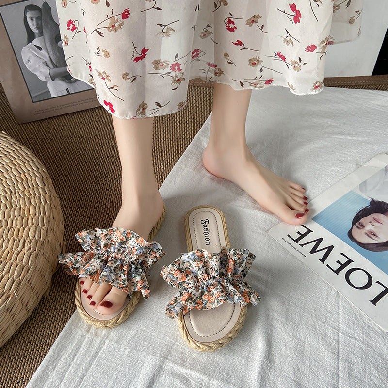 Influencer-approved women's summer slippers, korean-style, trendy and instagrammable, 2021 new collection, fairy-style floral print, versatile, non-slip, beach-ready sandals and slippers