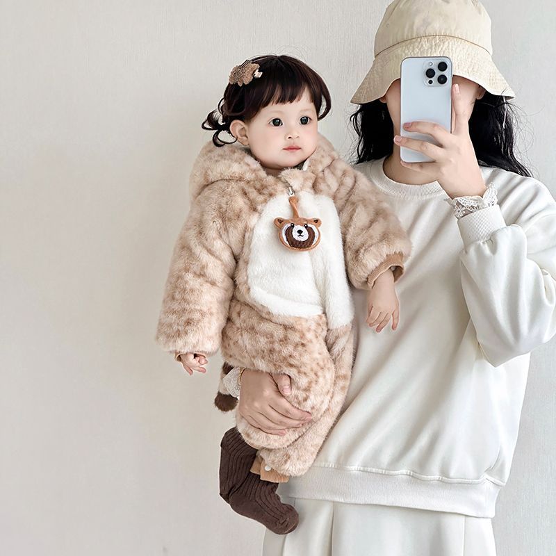 Super cute and thickened winter clothes for babies, fleece-lined baby rompers, warm winter outdoor outfits, adorable crawling suits