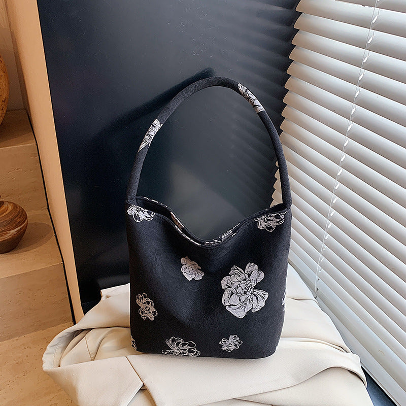 Fashion trend niche design bucket bag 2025 summer new foreign style casual texture women's shoulder messenger bag