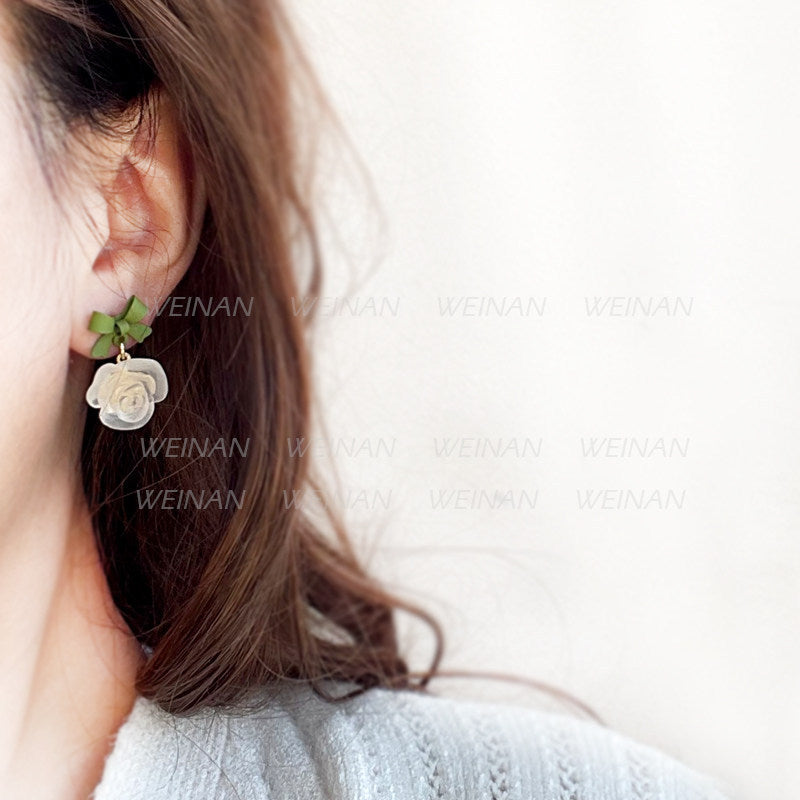 Small fresh green earrings for women niche stylesense of designcasual earrings classy sense tea series early spring earrings wholesale