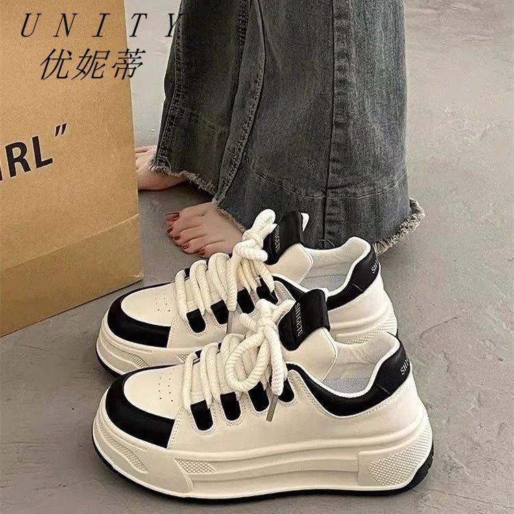 2024 new spring white shoes female explosion Internet celebrity thick sole heightening super fire light leisure sports board shoes student