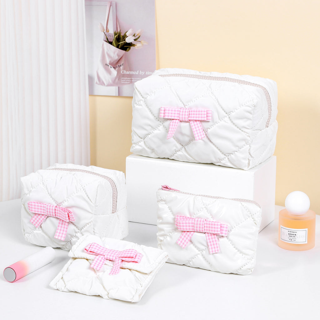 Small fresh cosmetic bag, portable and high-value women's bag, small in the bag, waterproof storage bag, change bag, earphone bag.