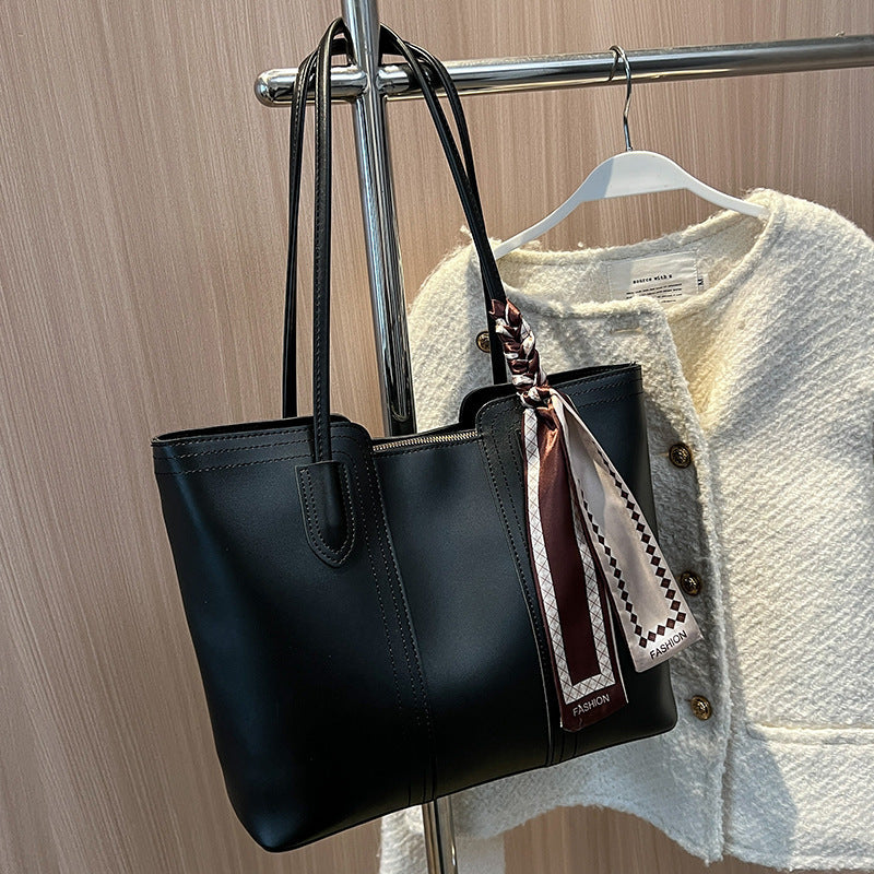 Bag women's large capacity 2025 new spring and summer versatile shoulder bag women's texture popular class commuter tote bag