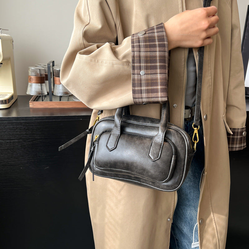 Retro niche handbag women's autumn and winter 2025 new simple commuter small square bag versatile simple messenger bag