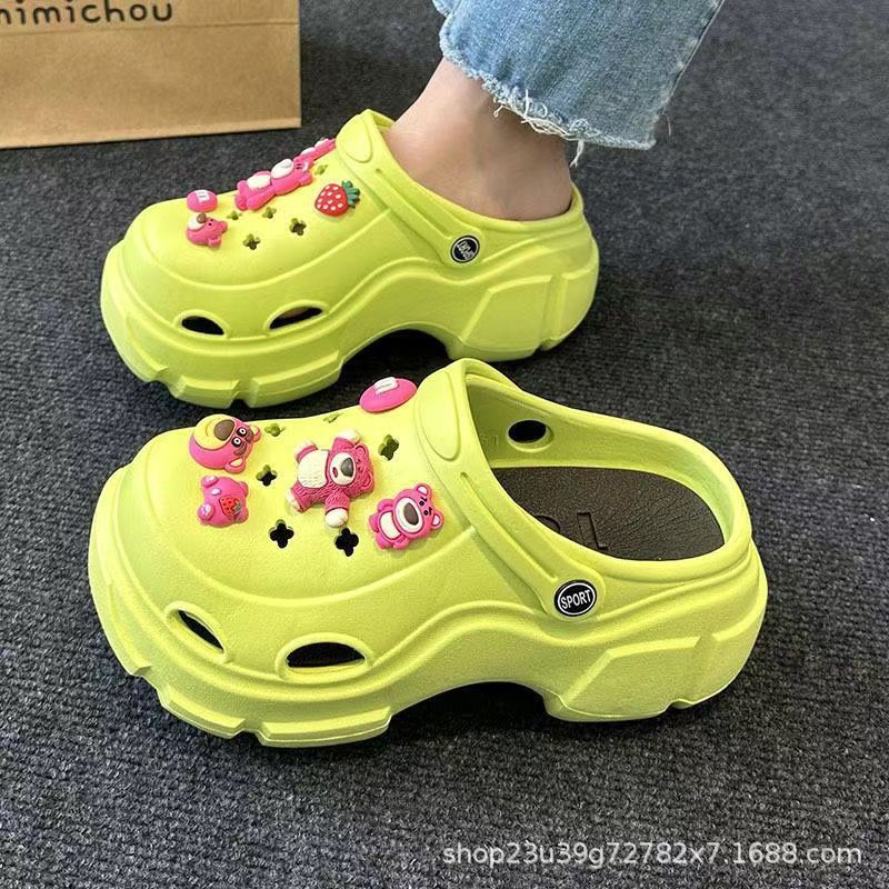Women's clogs - new 2024 summer collection: chunky sole, non-slip, trendy office-ready, height-increasing, closed-toe sandals for beach and everyday wear