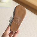 Princess-style girls' mesh pre-walker shoes with bow and pearl accents, soft-soled toddler shoes, breathable and odor-resistant summer sandals
